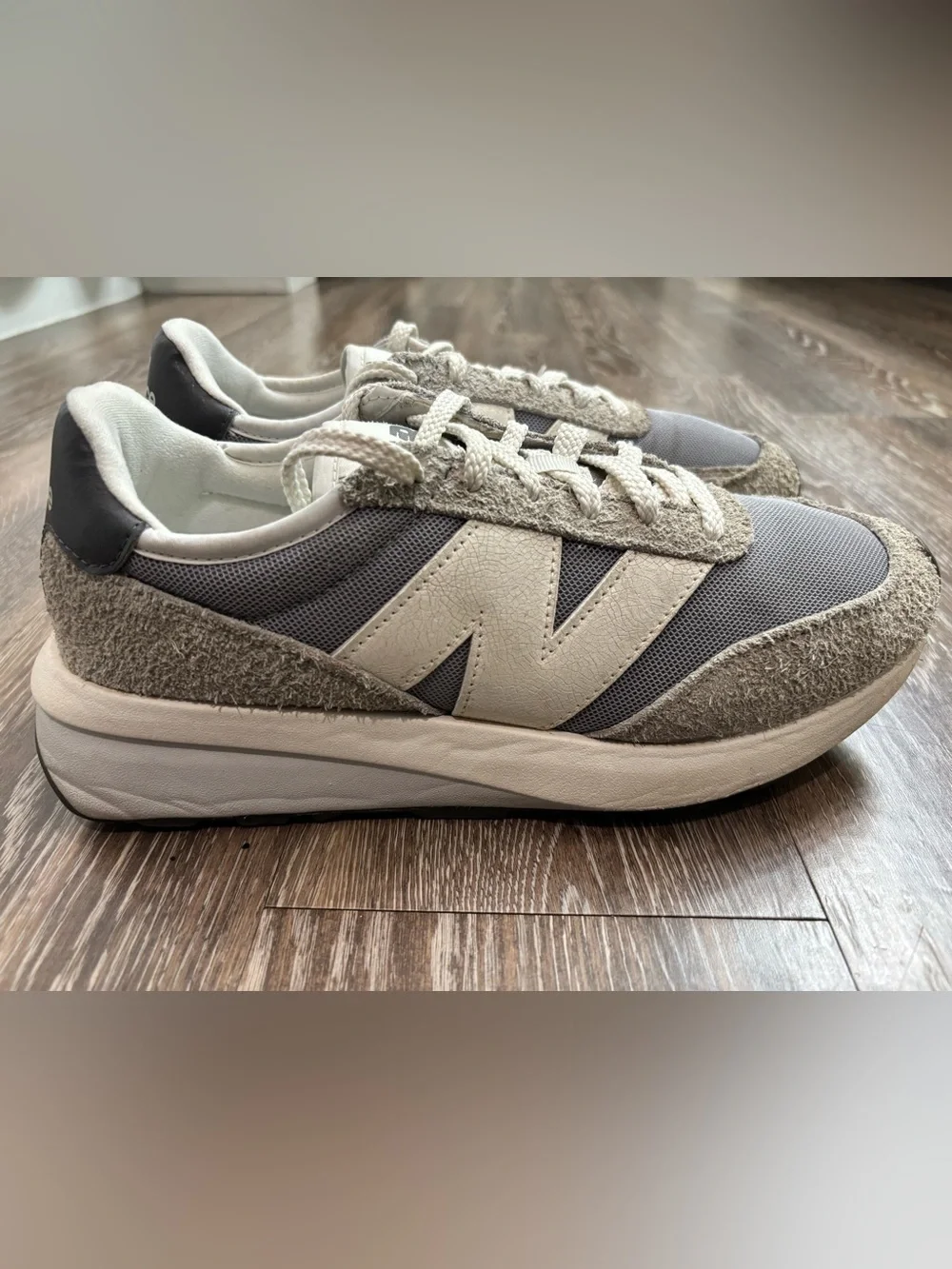 New Balance 370 NB Grey Beige Unisex men’s size 9.5 women’s Size 11.